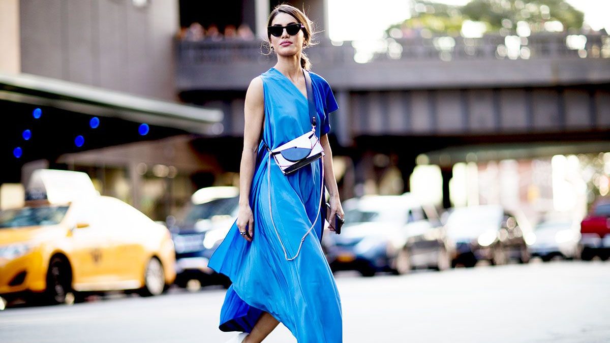 cropped-new-york-fashion-week-street-style-blue-dress-bag-megaplus-36