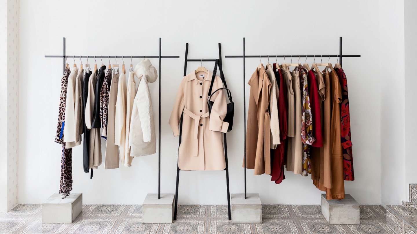 لماذا لم نعد نُصدّق كل ما نراه في الموضة؟